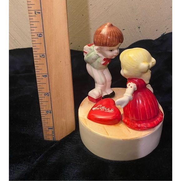 Vintage Ceramic Valentines Love Boy Girl Kitten Adorable figures on a base - Picture 2 of 10